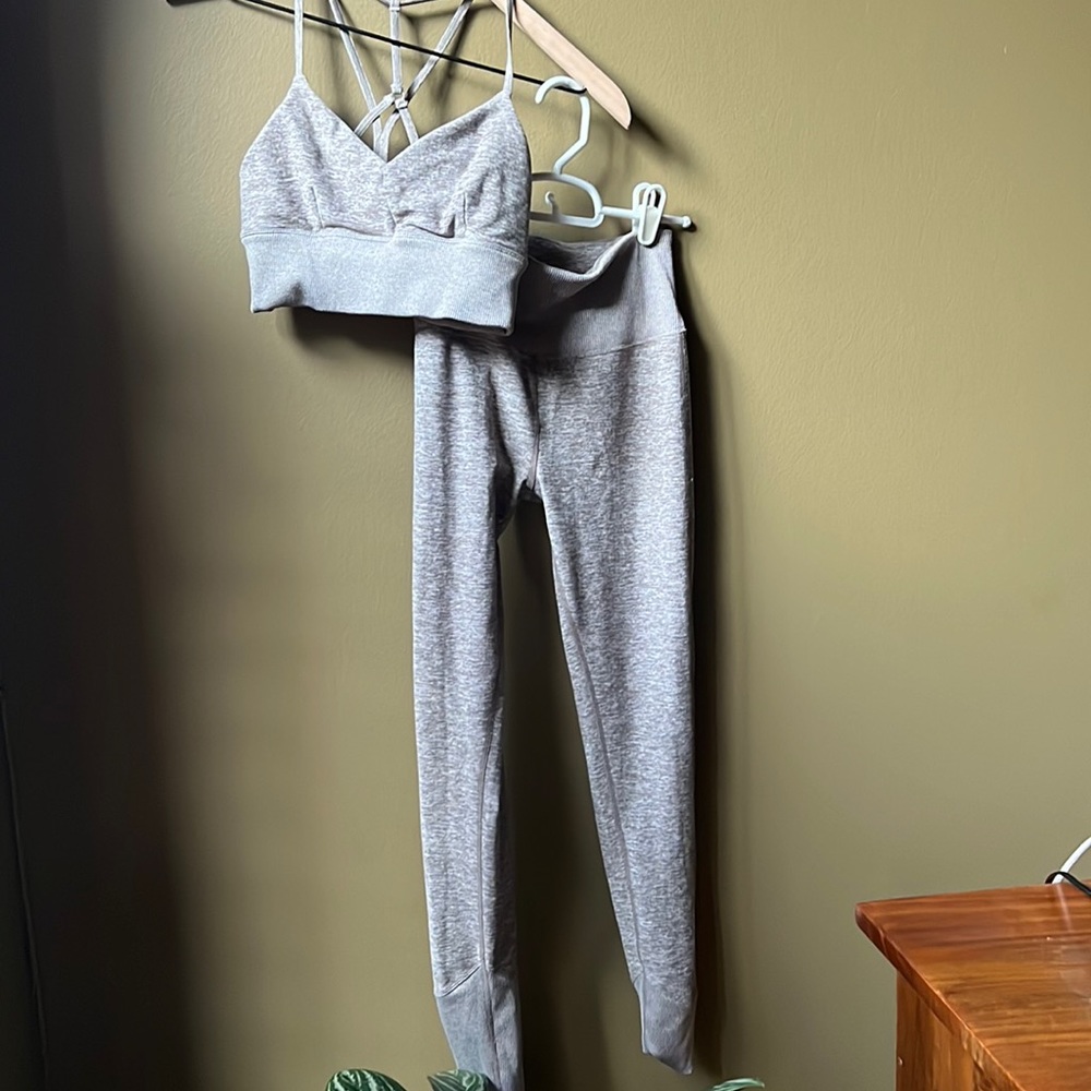 Alo Yoga Heather Purple Bra and Legging Set Size S